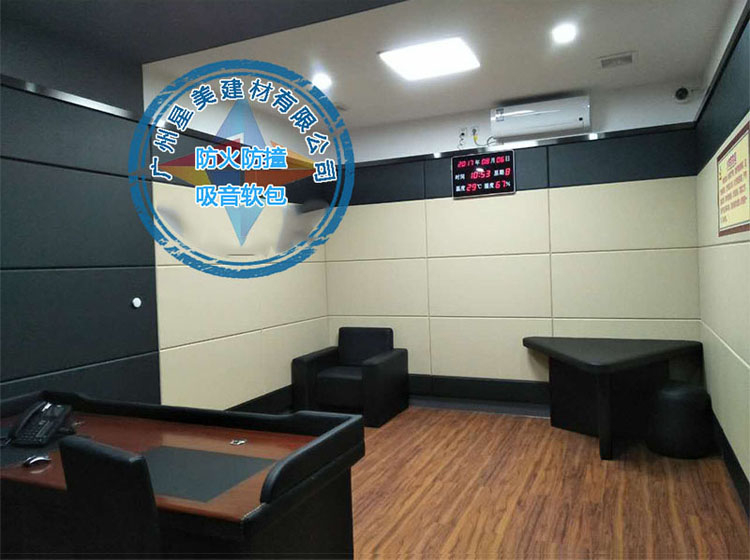 辦案區采用防撞軟包材質可以給工作人員提供更多一層的安全保障